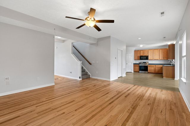 5652 Platinum Drive, Grove City, OH 43123