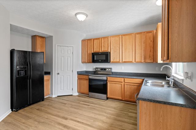 5652 Platinum Drive, Grove City, OH 43123