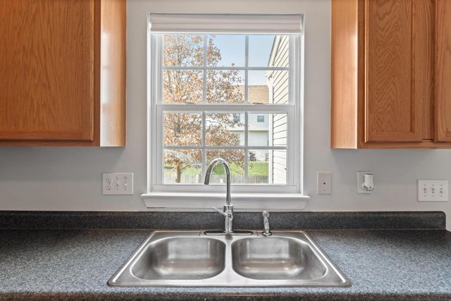 5652 Platinum Drive, Grove City, OH 43123