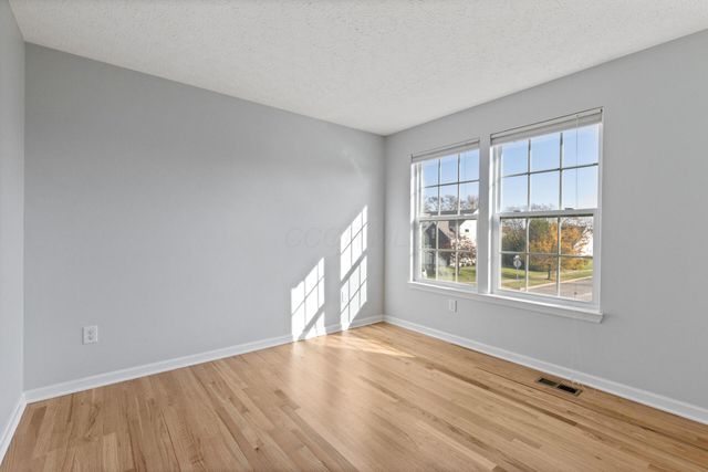 5652 Platinum Drive, Grove City, OH 43123