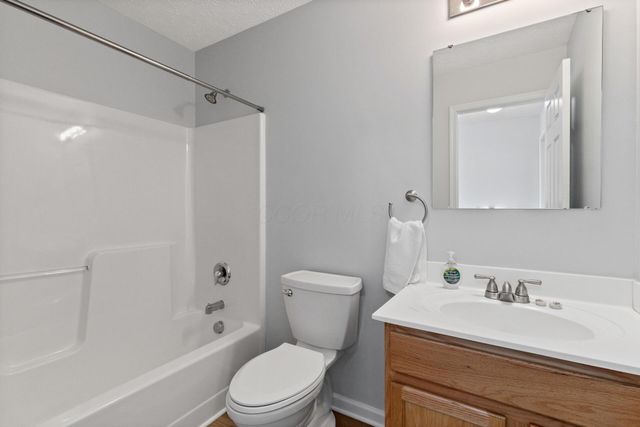 5652 Platinum Drive, Grove City, OH 43123