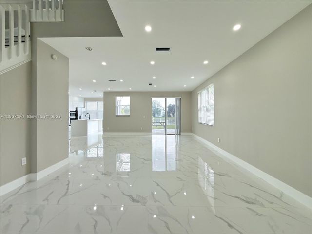 199 NW 152nd Avenue, Pembroke Pines, FL 33028