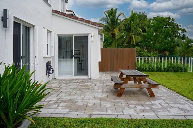 199 NW 152nd Avenue, Pembroke Pines, FL 33028