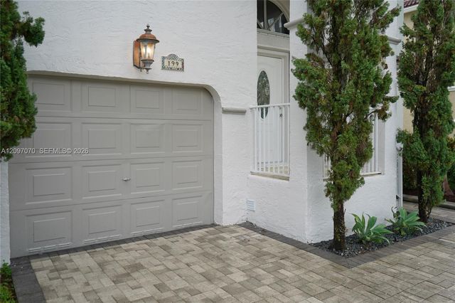 199 NW 152nd Avenue, Pembroke Pines, FL 33028