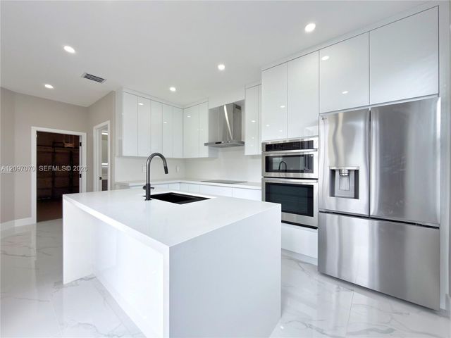 199 NW 152nd Avenue, Pembroke Pines, FL 33028