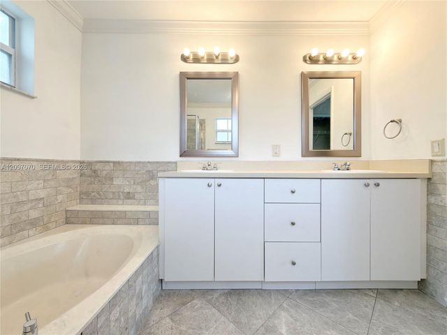 199 NW 152nd Avenue, Pembroke Pines, FL 33028