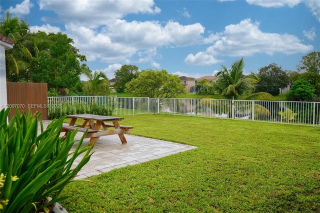 199 NW 152nd Avenue, Pembroke Pines, FL 33028