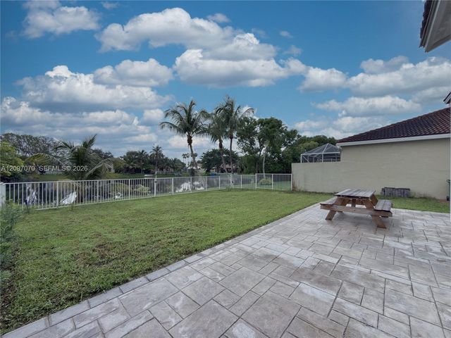 199 NW 152nd Avenue, Pembroke Pines, FL 33028