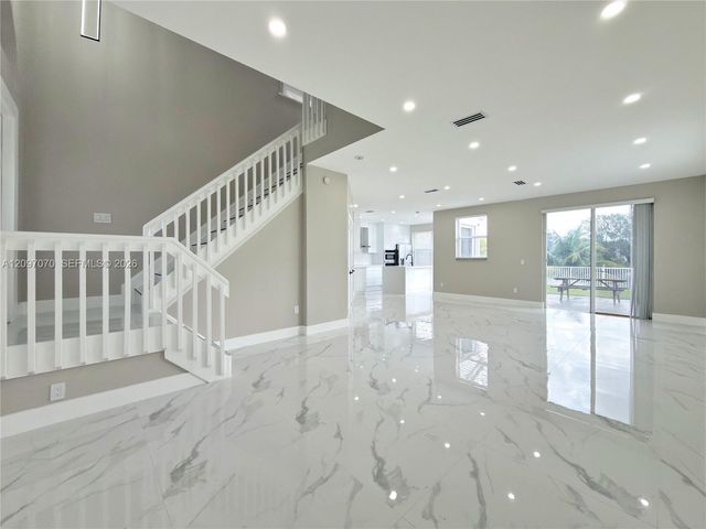 199 NW 152nd Avenue, Pembroke Pines, FL 33028