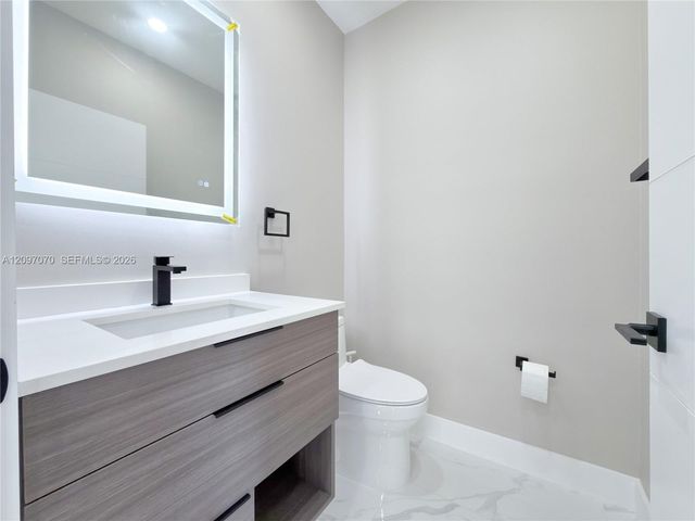 199 NW 152nd Avenue, Pembroke Pines, FL 33028