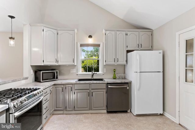 4134 NANTUCKET DR, Mechanicsburg, PA 17050