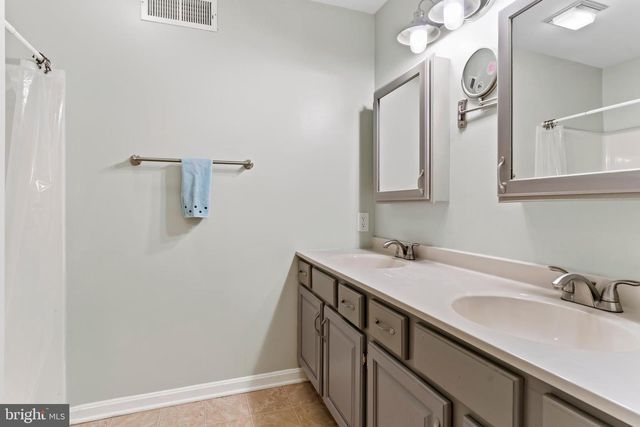 4134 NANTUCKET DR, Mechanicsburg, PA 17050