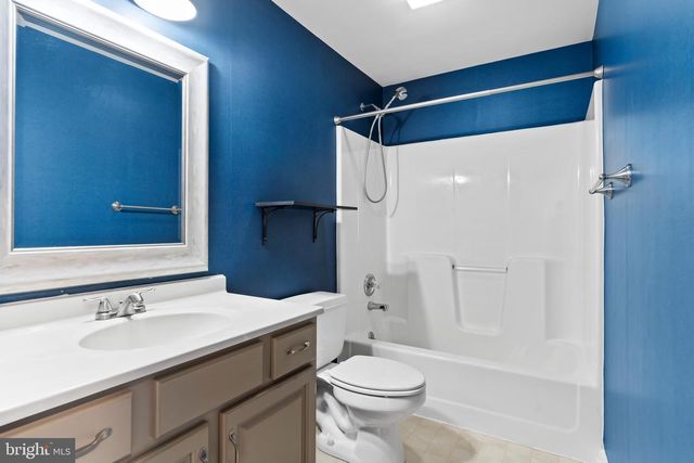 4134 NANTUCKET DR, Mechanicsburg, PA 17050