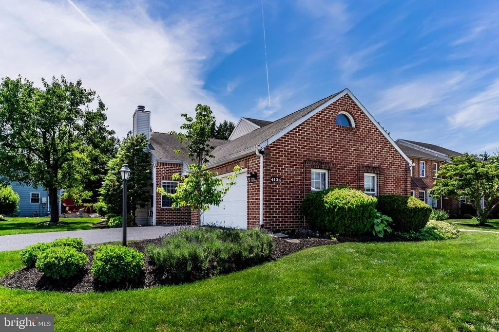 4134 NANTUCKET DR, Mechanicsburg, PA 17050