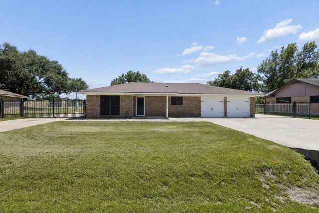 1534 Sterling Drive, Baytown, TX 77523