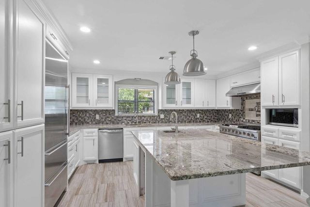 1534 Sterling Drive, Baytown, TX 77523