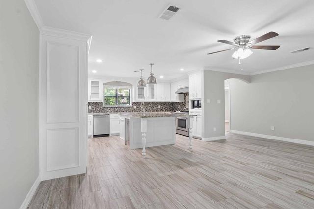 1534 Sterling Drive, Baytown, TX 77523