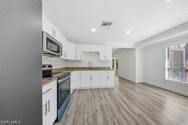 360 Desoto BLVD S, Naples, FL 34117