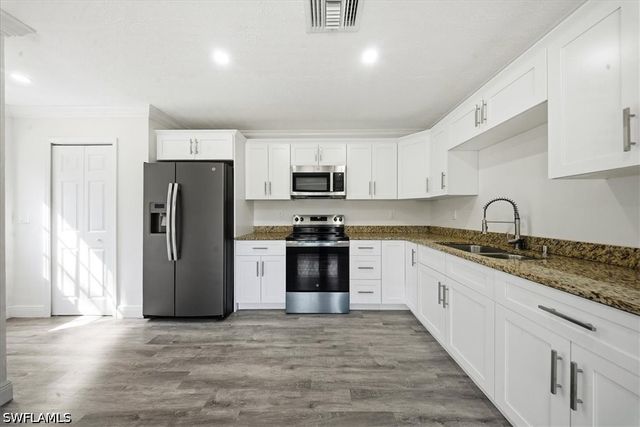 360 Desoto BLVD S, Naples, FL 34117