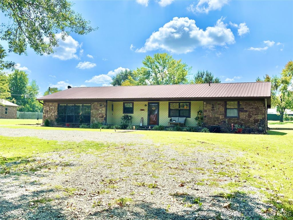 1710 E Old Military Road, Stigler, OK 74462