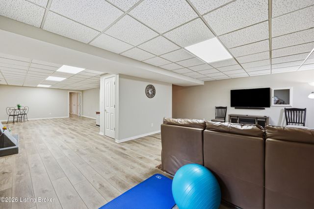 368 Ashford Dr, Mt Washington, KY 40047
