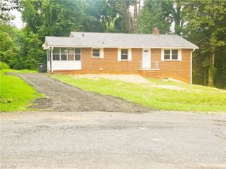 121 Huckabee Circle, Winston-salem, NC 27105