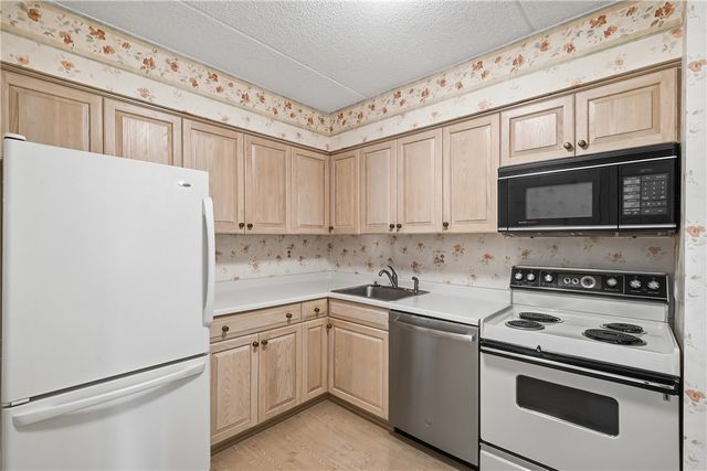 2160 GREENTREE ROAD 705W, Scott Twp, PA 15220