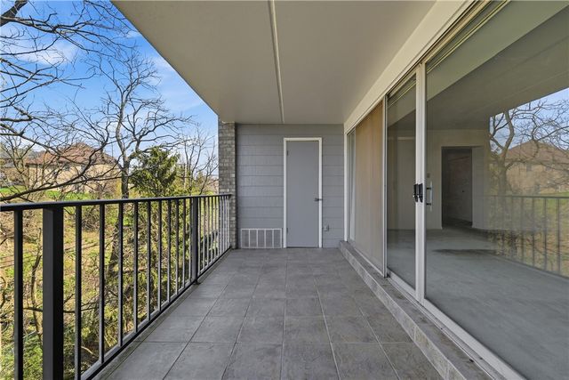 2160 GREENTREE ROAD 705W, Scott Twp, PA 15220