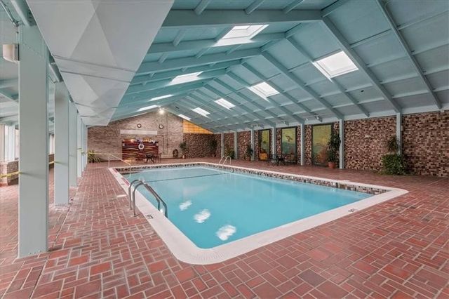 2160 GREENTREE ROAD 705W, Scott Twp, PA 15220