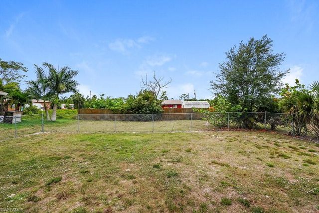 5407 3rd ST W, Lehigh Acres, FL 33971