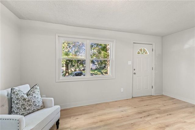 7405 Park Avenue, Kansas City, MO 64132