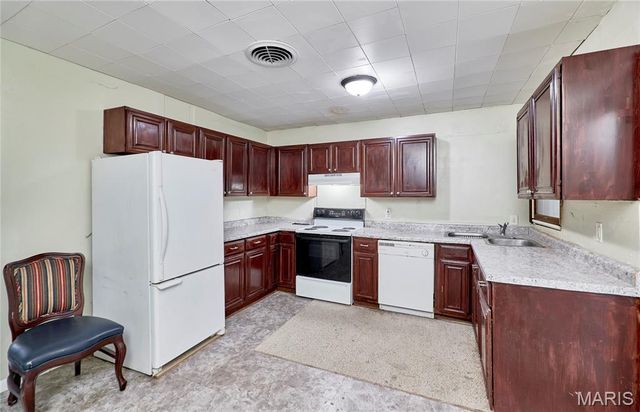 120 Highview Drive, Ballwin, MO 63011