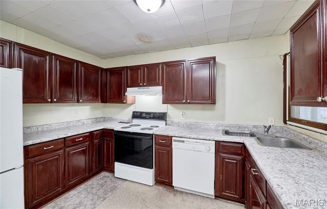 120 Highview Drive, Ballwin, MO 63011