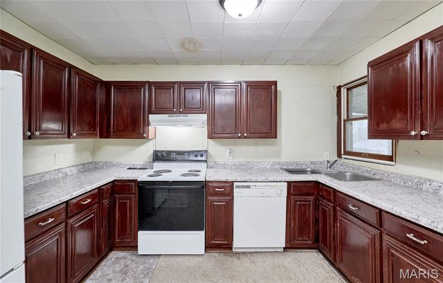 120 Highview Drive, Ballwin, MO 63011