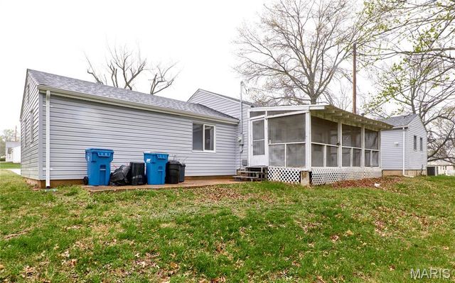 120 Highview Drive, Ballwin, MO 63011