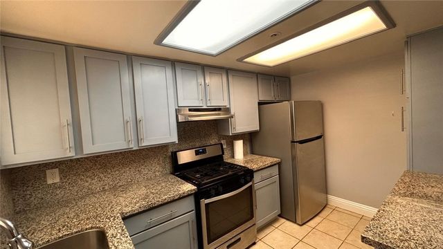 1927 Houston 5, Fullerton, CA 92833