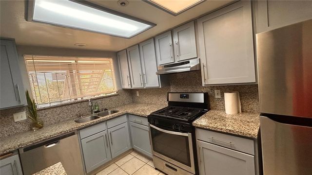 1927 Houston 5, Fullerton, CA 92833
