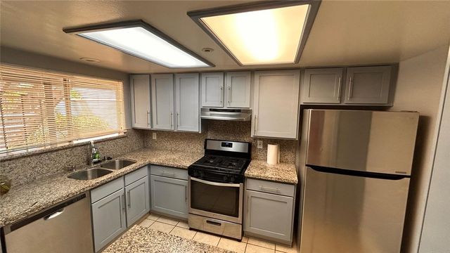 1927 Houston 5, Fullerton, CA 92833