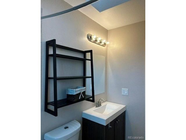 8960 Cody Ct, Broomfield, CO 80021