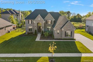 1942 Nottingham Drive, Rochester Hills, MI 48307