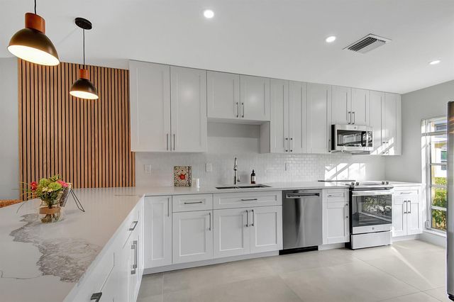 13602 Via Flora Apt C, Delray Beach, FL 33484