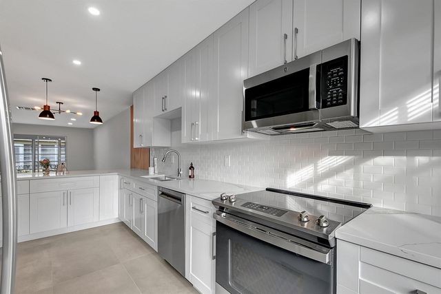 13602 Via Flora Apt C, Delray Beach, FL 33484