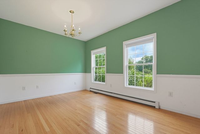 30 Pearl St, Upton, MA 01568