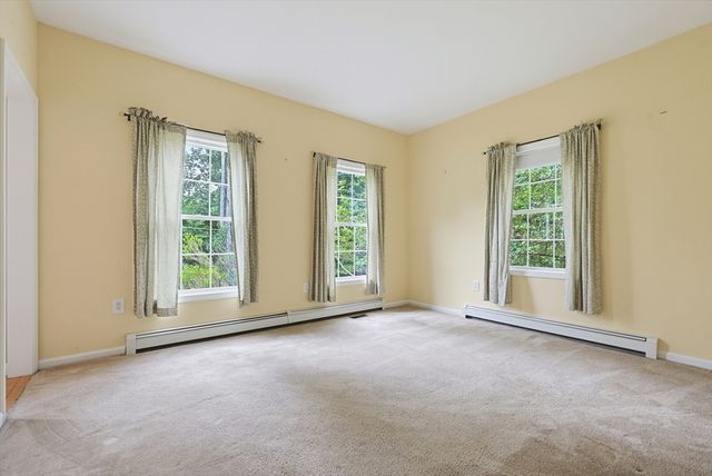 30 Pearl St, Upton, MA 01568