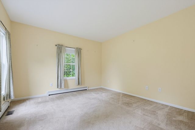 30 Pearl St, Upton, MA 01568