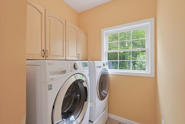30 Pearl St, Upton, MA 01568