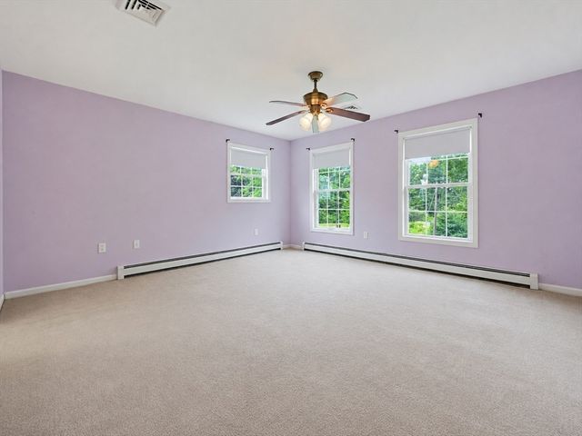 30 Pearl St, Upton, MA 01568