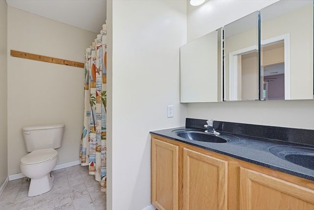 30 Pearl St, Upton, MA 01568