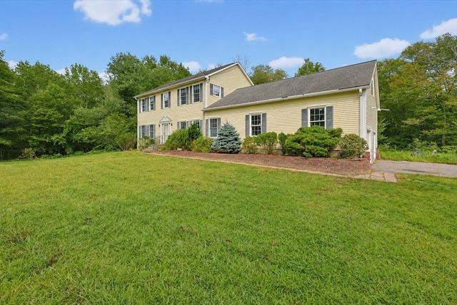 30 Pearl St, Upton, MA 01568