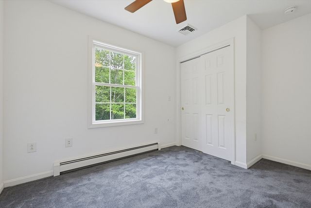 30 Pearl St, Upton, MA 01568